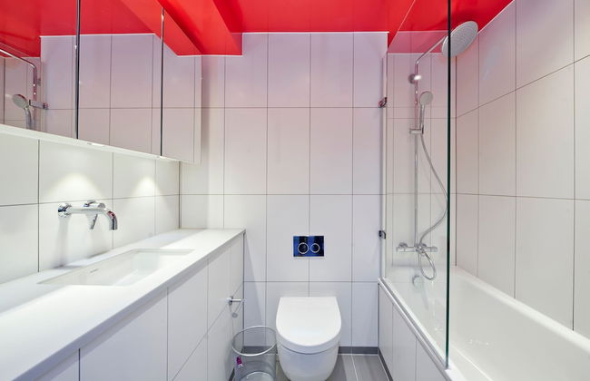Luxury Two-bedroom Flat in East London s Poplar - Photo 14