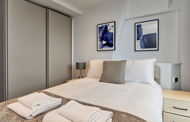Luxury Two-bedroom Flat in East London s Poplar - Photo 5
