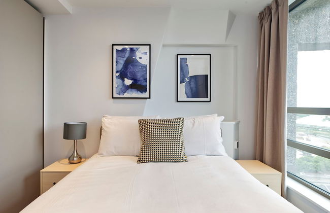Luxury Two-bedroom Flat in East London s Poplar - Photo 4