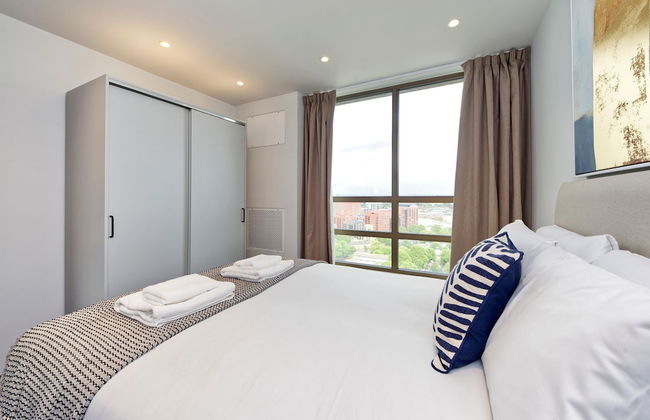 Luxury Two-bedroom Flat in East London s Poplar - Photo 9