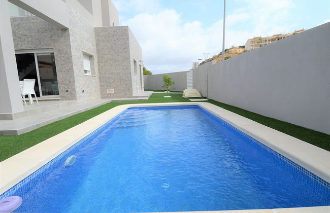 Rojales Stay With Garden - Photo 28