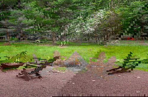 Foto 4 - Bear Paw Lodge by Avantstay Hot Tub, Deck, & Fire Pit