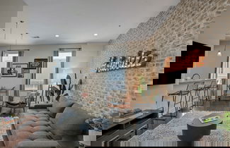 Foto 1 - Modern Loft Near West End!
