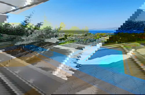 Photo 26 - Luxurious 4-bedroom Villa With Private Pool in Kassandra, Halkidiki