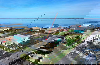 Photo 2 - 6bdr, Balcony w/ Bay View, Shared Pool + Boat Dock Keeper Red by Avantstay