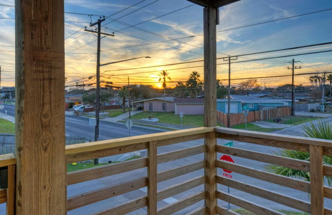 6bdr, Balcony w/ Bay View, Shared Pool + Boat Dock Keeper Red by Avantstay - Foto 36