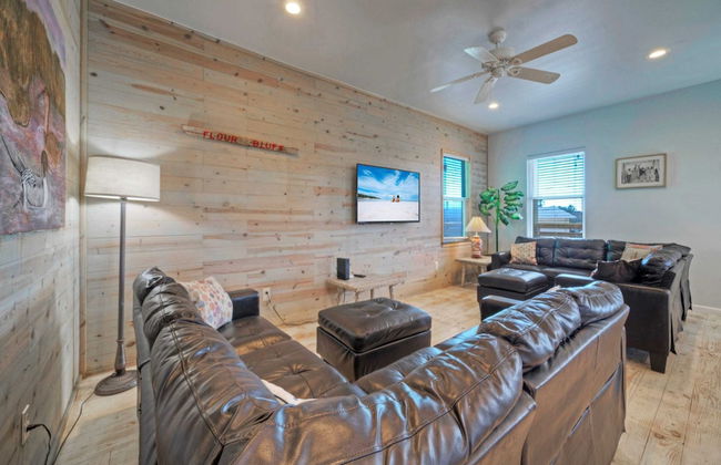 Sleeps 28 2 Homes w/ Boat Dock & Waterfront Pool Laguna Village Haven - Foto 56