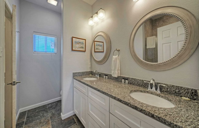 Sleeps 26 2 Homes w/ Waterfront Pool + Boat Dock Laguna Village Escape - Foto 78
