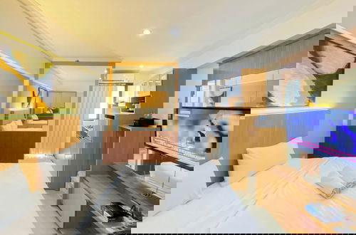 Foto 5 - Cozy Living Studio At Kebagusan City Apartment