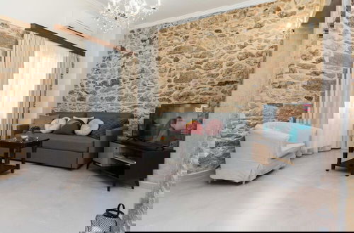 Foto 46 - Pireas Jewel New Design Apt w Backyard