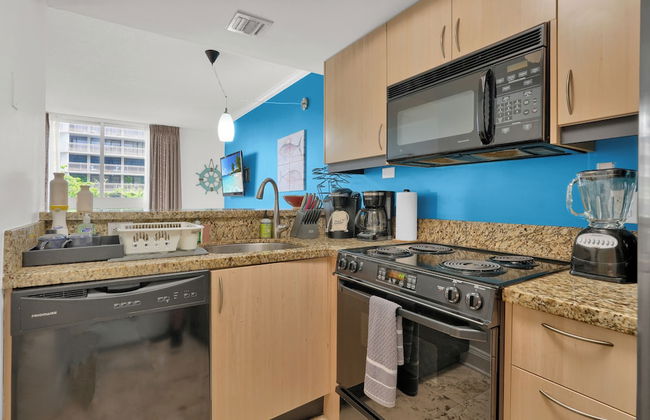 Relaxing Condo with Free Parking - Photo 12
