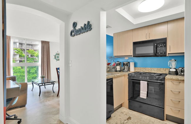 Relaxing Condo with Free Parking - Photo 9
