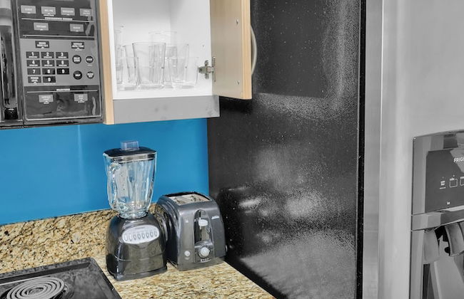 Relaxing Condo with Free Parking - Photo 18