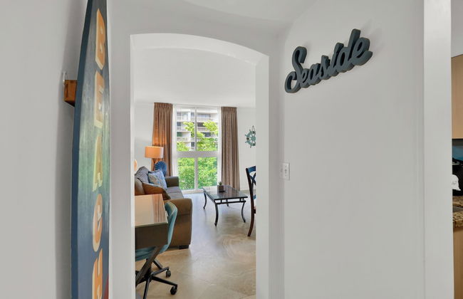 Relaxing Condo with Free Parking - Photo 4