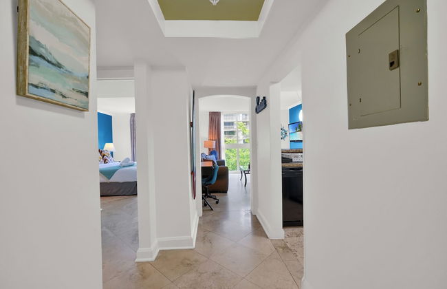 Relaxing Condo with Free Parking - Photo 3