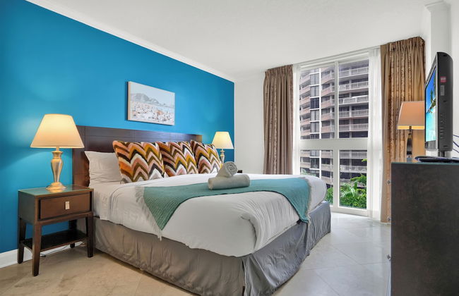 Relaxing Condo with Free Parking - Photo 7