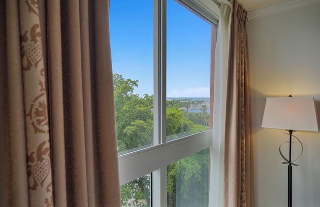 Relaxing Condo with Free Parking - Photo 32