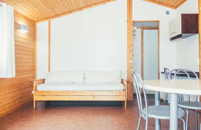 Wooden Chalet With Covered Terrace, on the Edge of a Lake - Foto 11