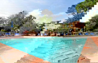 Foto 1 - Elegant Castle Stay With Pool