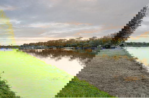 Foto 35 - Dock Into a Tranquil Stay by Belvilla