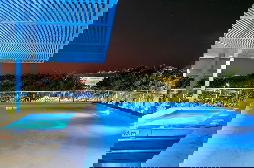 Photo 25 - Coastal Harbour Lights -pool Gym Prime Location