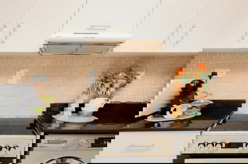 Foto 3 - Bright And Stylish 1BHK Apartment
