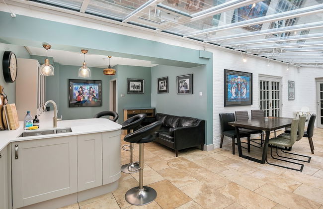 Lodge Farm - Stunning 3 BD with Garden - Photo 7