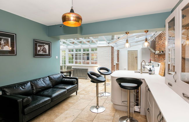 Lodge Farm - Stunning 3 BD with Garden - Photo 23