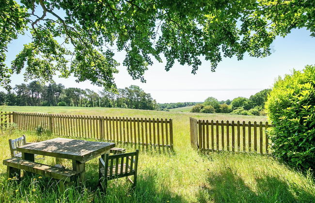 Lodge Farm - Stunning 3 BD with Garden - Photo 13