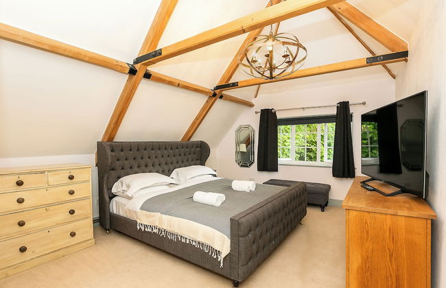 Lodge Farm - Stunning 3 BD with Garden - Photo 3