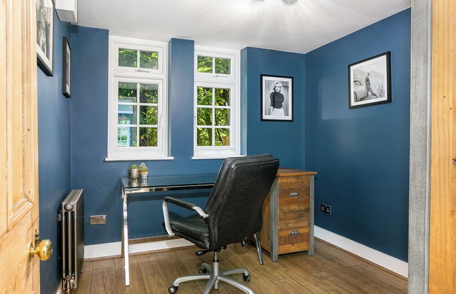 Lodge Farm - Stunning 3 BD with Garden - Photo 21