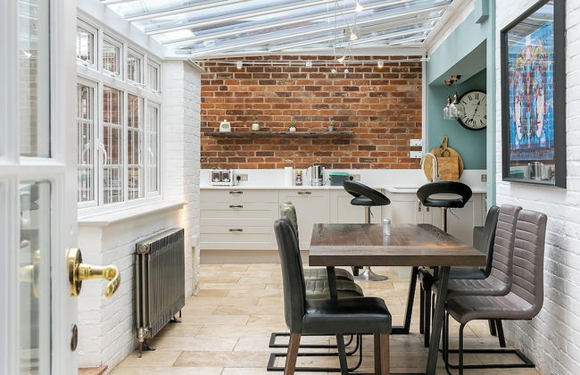 Lodge Farm - Stunning 3 BD with Garden - Photo 20