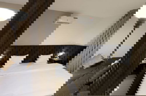 Foto 3 - Stylish Luxe Apartment