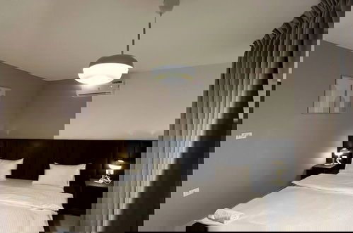 Foto 2 - Stylish Luxe Apartment