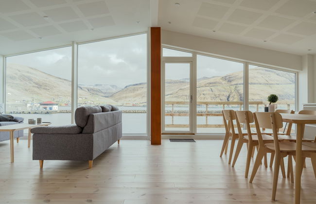 Seaside Nest | Charming Waterfront Retreat - Photo 7