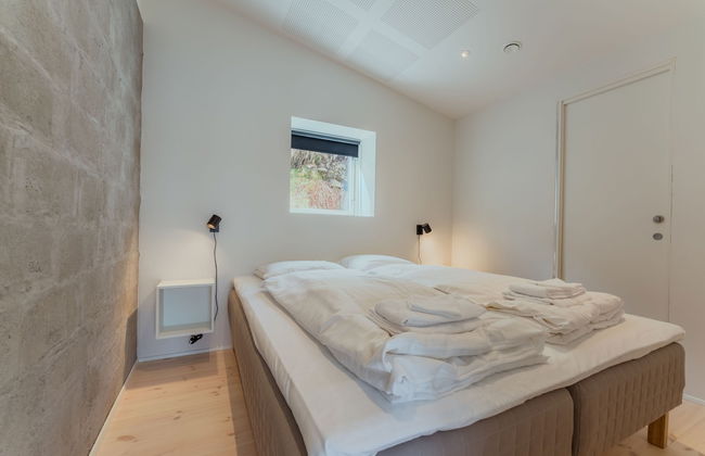 Seaside Nest | Charming Waterfront Retreat - Photo 4