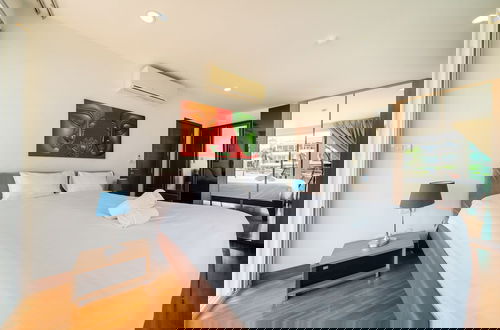 Foto 3 - Karon ButterFly Sea View Apartment E106
