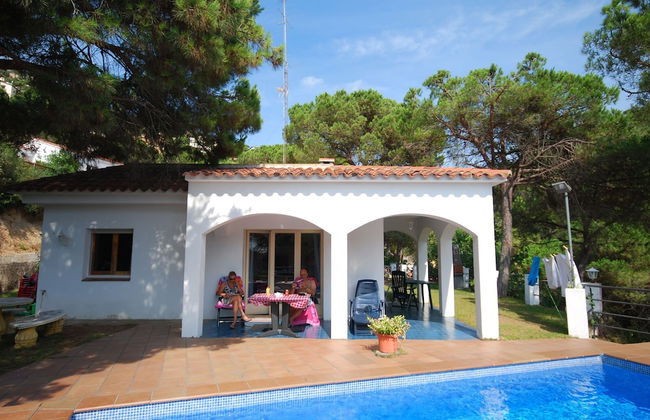 Peaceful Villa in Canyelles With Swimming Pool - Foto 1