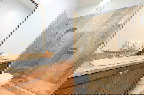Foto 33 - The Date Palm Estate by Avantstay Expansive Estate w/ Game Room, Backyard Oasis w/ Pool & Spa