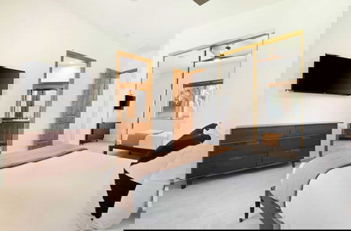 Foto 30 - The Date Palm Estate by Avantstay Expansive Estate w/ Game Room, Backyard Oasis w/ Pool & Spa
