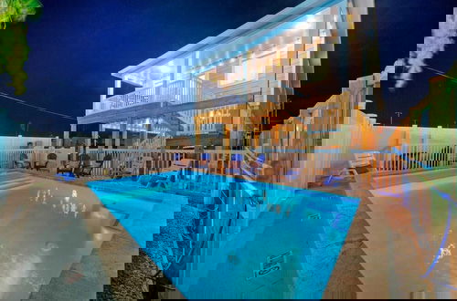Photo 33 - Once Upon A Tide by Avantstay Private Pool