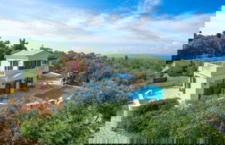 Foto 1 - Kalliope Villa - Classic Modern With a Splash of Glam