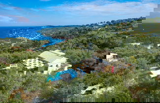 Foto 3 - Kalliope Villa - Classic Modern With a Splash of Glam