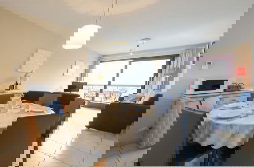 Foto 13 - Apartment With Terrace and Side sea View