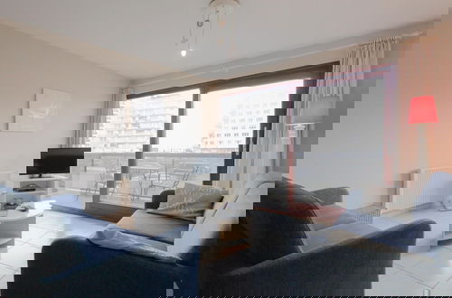 Foto 9 - Apartment With Terrace and Side sea View