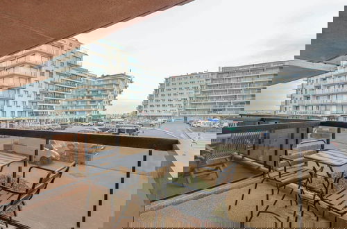 Foto 19 - Apartment With Terrace and Side sea View