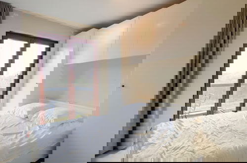 Foto 4 - Apartment With Terrace and Side sea View