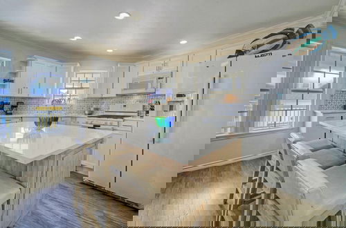Foto 12 - Holiday Beach House by Avantstay Pool + Beach