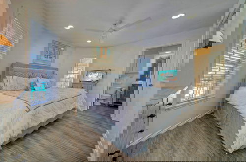 Foto 3 - Holiday Beach House by Avantstay Pool + Beach