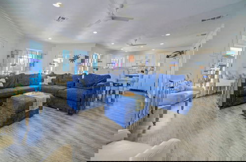 Foto 13 - Holiday Beach House by Avantstay Pool + Beach